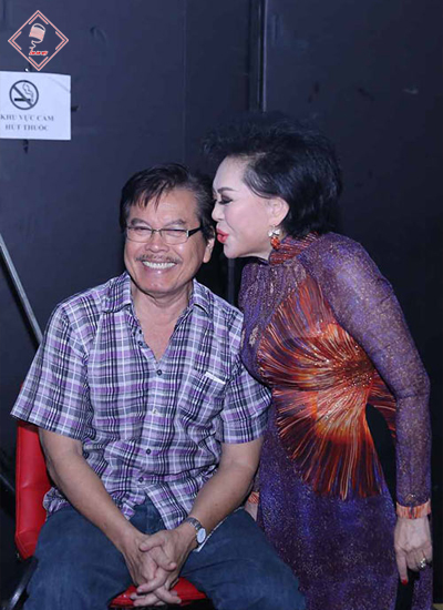 Hình ảnh danh ca Giao Linh bên người chồng hết mực yêu thương cô và ủng hộ hết mình trong sự nghiệp âm nhạc