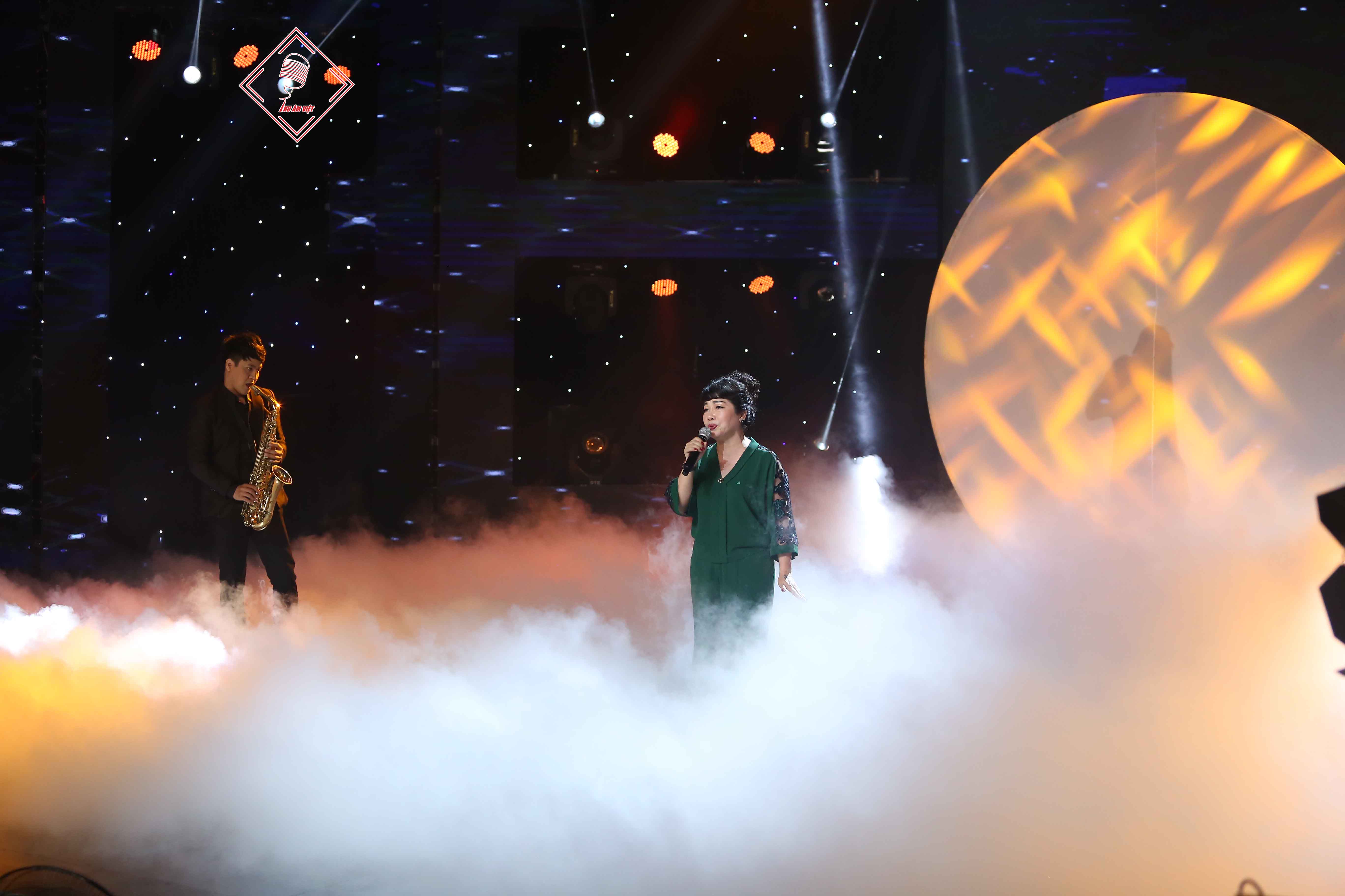 Ca sĩ Ly Yến 4.0 với màn ra mắt không thể ấn tượng hơn trong buổi quay MV sân khấu do Thu Âm Việt sản xuất