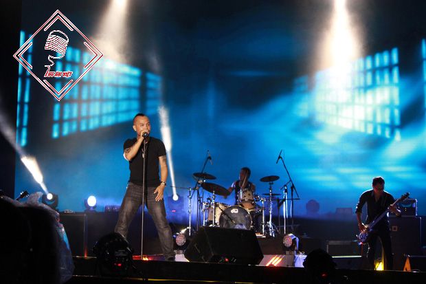 Nhóm Bức Tường trình diễn tại MTV Exit Concert 2012